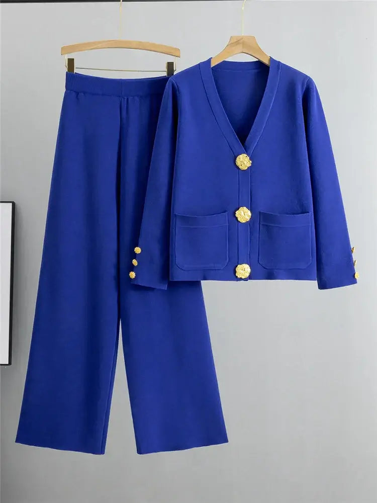 Velia™ - Elegant Set - Button Detail